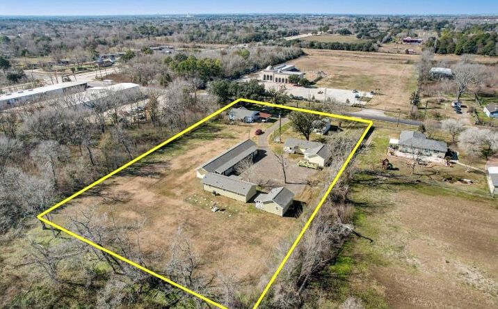 Pictures of Multifamily property located at 1549 Garden Rd, Pearland, TX 77581 for sales - image #1