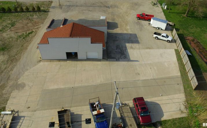 Pictures of Industrial, Retail property located at 17960 GREAT RIVER Road, Pleasant Valley, IA 52767 for sales - image #1