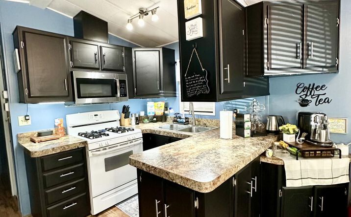 Pictures of Multifamily property located at 3700 HWY 101, Depoe Bay, OR 97341 for sales - image #1
