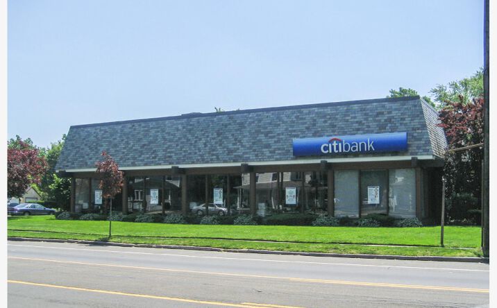 Pictures of Retail property located at 250 Conklin St, Farmingdale, NY 11735 for sales - image #1