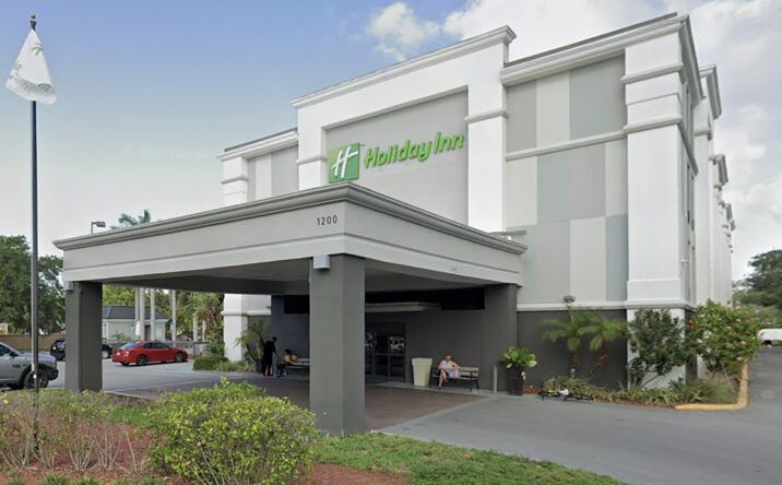 Pictures of Hospitality property located at 1200 34th St N, St. Petersburg, FL 33713 for sales - image #1