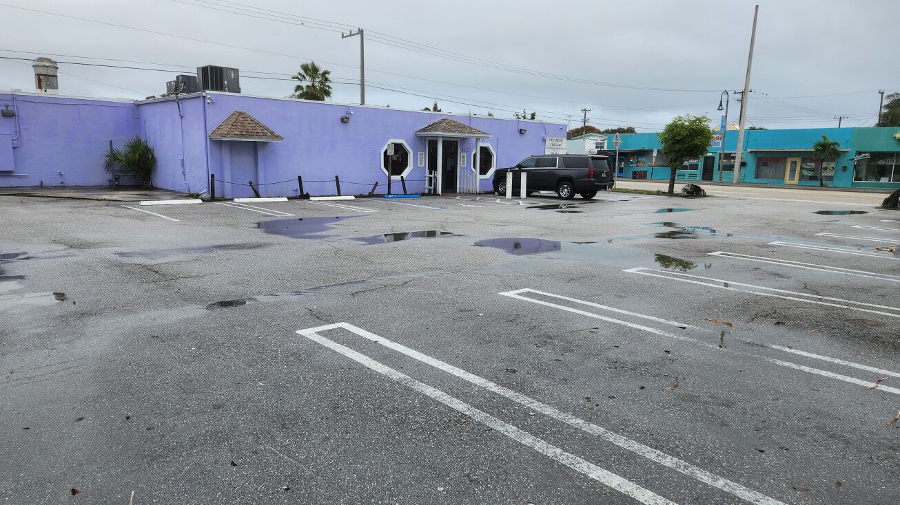 Pictures of Retail property located at 327 & 331 N Dixie Hwy, Lake Worth Beach, FL 33460 for sales - image #1