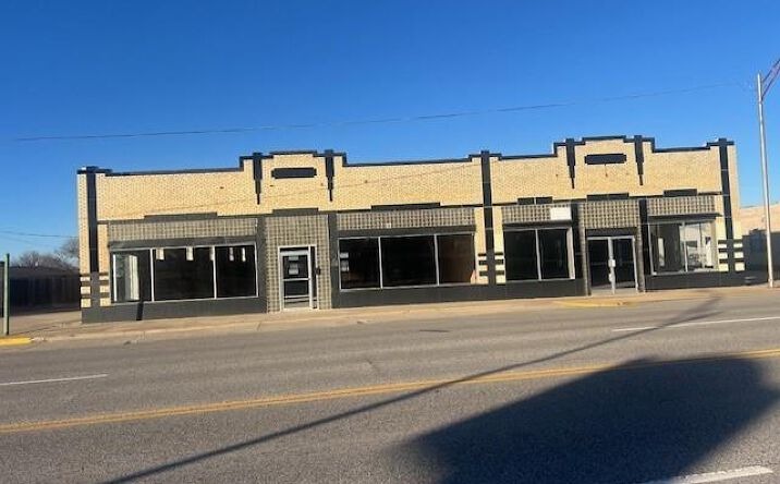 Pictures of Retail property located at 815 W Broadway, Ardmore, OK 73401 for sales - image #1