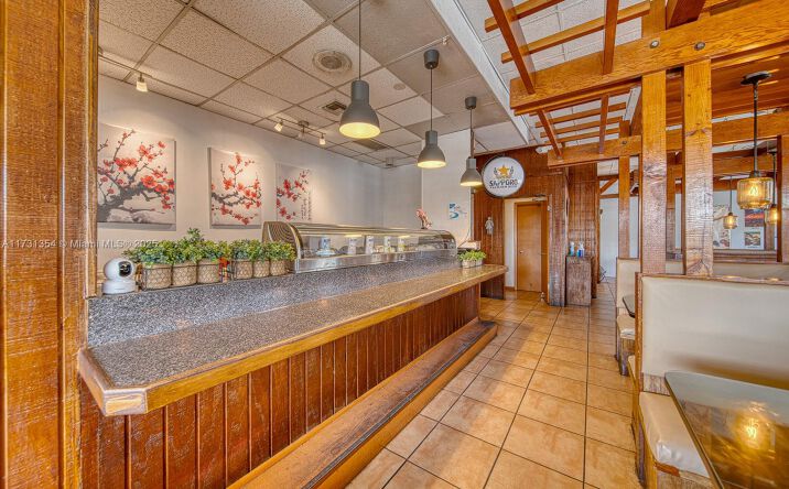 Pictures of Retail property located at Full-Service Restaurant For Sale On Plantation / Sunrise, Plantation, FL 33322 for sales - image #1