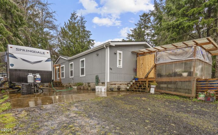 Pictures of Multifamily property located at 30 Jerome Court, Gleneden Beach, OR 97388 for sales - image #1