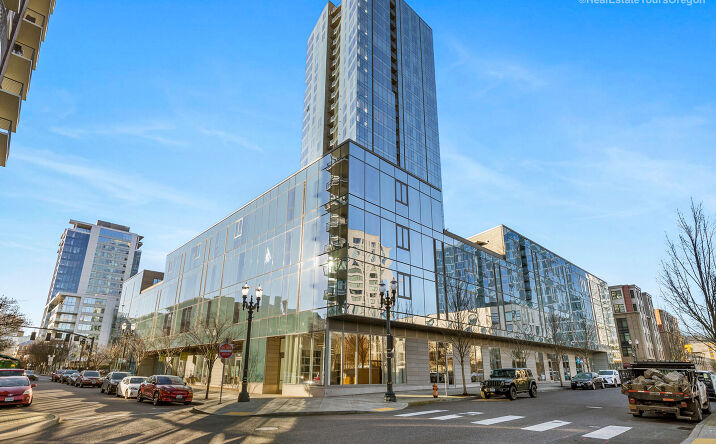 Pictures of Retail property located at 1022 NW Overton St, Portland, OR 97209 for sales - image #1