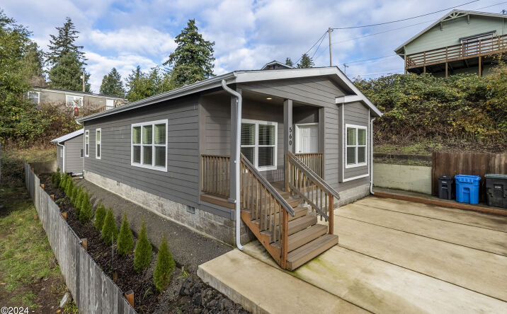 Pictures of Multifamily property located at 560 SE 2nd Street, Toledo, OR 97391 for sales - image #1
