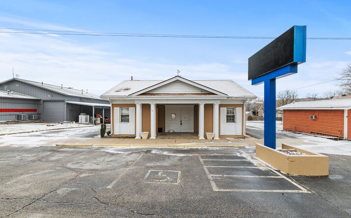 Pictures of Office, Retail property located at 108 S Main St, Mortons Gap, KY 42440 for sales - image #1