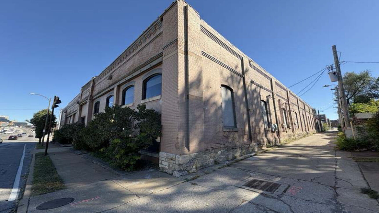 Pictures of Industrial, Mixed Use, Office, Self Storage property located at 1100 S Jefferson Ave, St. Louis, MO 63104 for sales - image #1