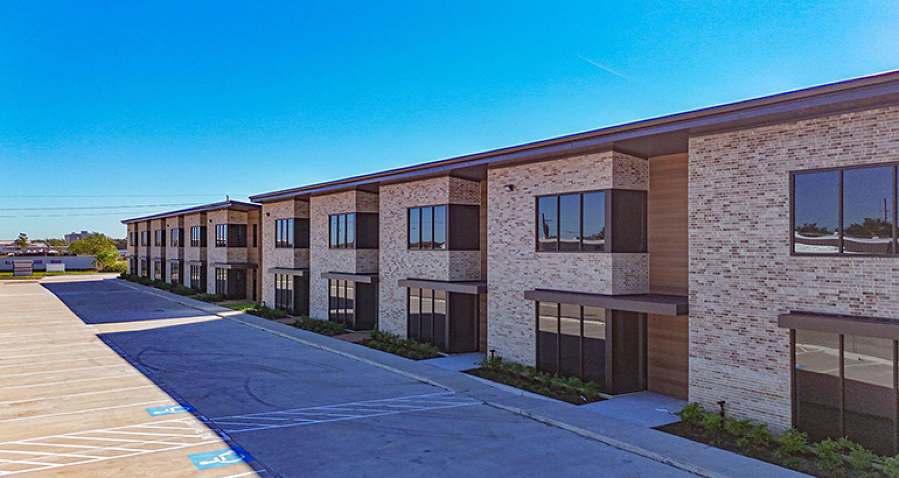 INDUSTRIAL CONDOS FOR SALE / LEASE