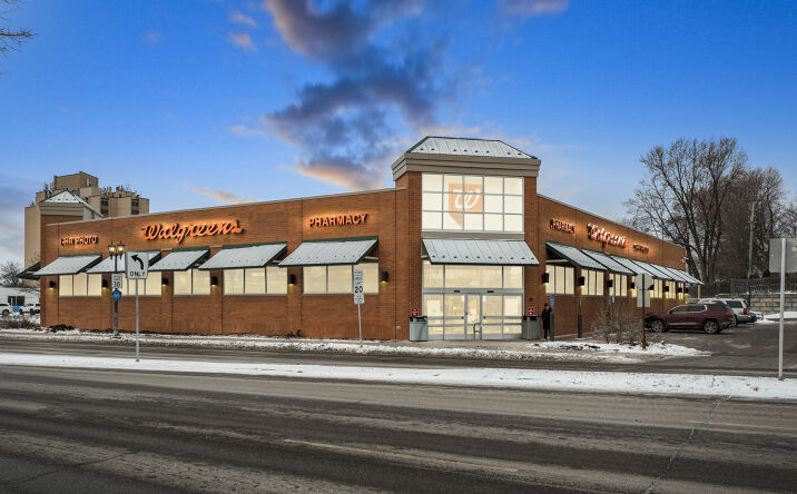Pictures of Retail property located at 1665 White Bear Ave, Saint Paul, MN 55106 for sales - image #1