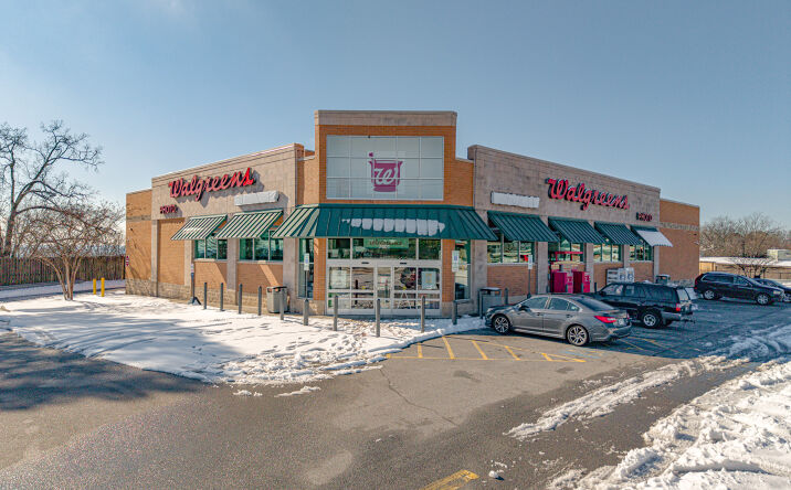 Pictures of Retail property located at 7601 Cantrell Rd, Little Rock, AR 72227 for sales - image #1