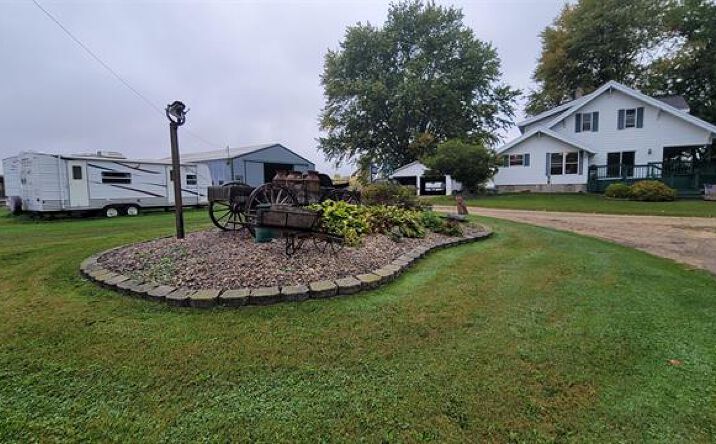 Pictures of Business for Sale, Mixed Use, Multifamily property located at N7639 Beech Rd, Bear Creek, WI 54922 for sales - image #1