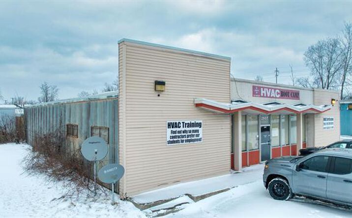 Pictures of Industrial, Retail property located at 2905 E Court St, Flint, MI 48506 for sales - image #1