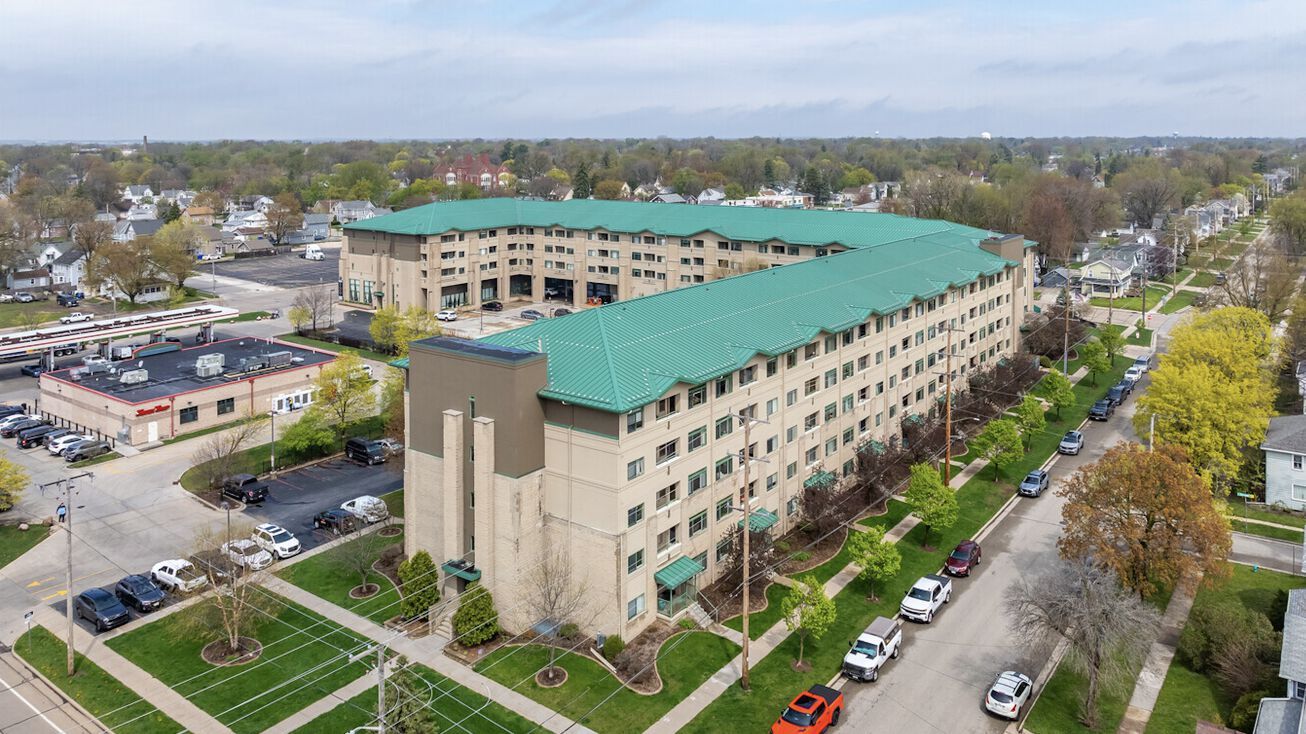 Pictures of Hospitality, Mixed Use, Office, Retail property located at 400 N Richmond St, Appleton, WI 54911 for sales - image #1