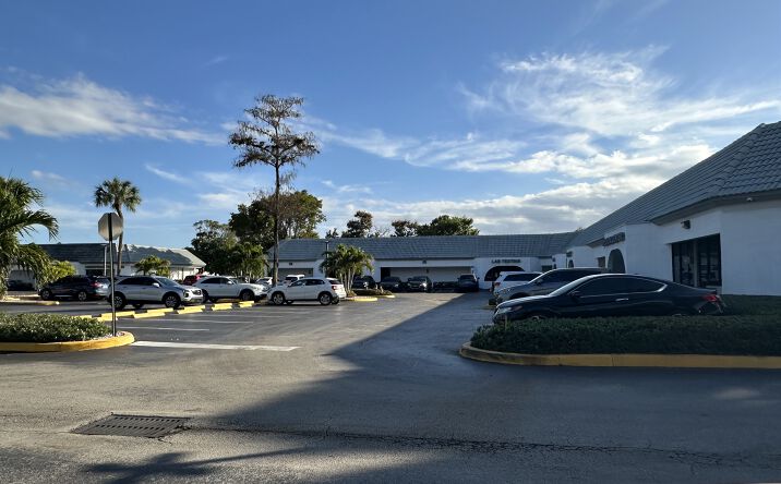 Pictures of Office property located at 7100-7200 W Commercial Blvd, Lauderhill, FL 33319 for sales - image #1
