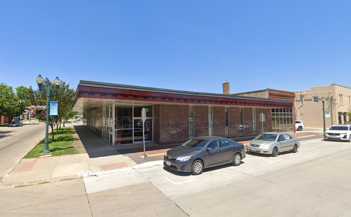 Pictures of Retail property located at 222 Washington St, Cedar Falls, IA 50613 for sales - image #1