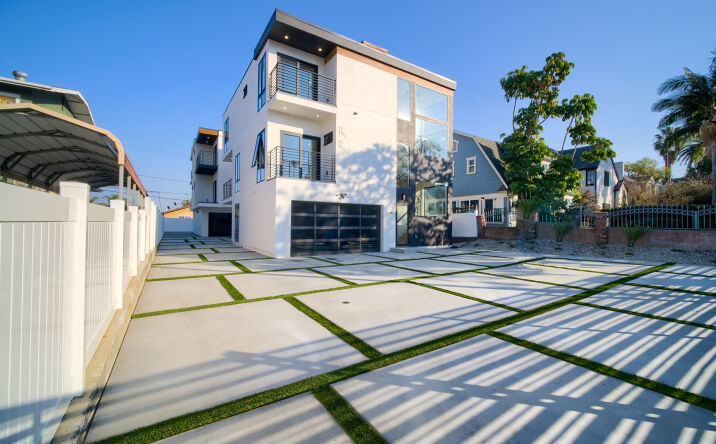 Pictures of Multifamily property located at 616 Mariposa Ave, Los Angeles, CA 90004 for sales - image #1