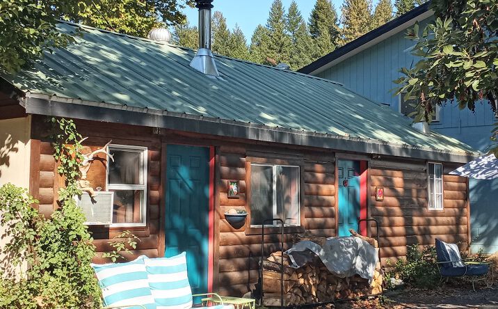 Pictures of Hospitality, Mixed Use, Special Purpose property located at 63709 Crumpton St, Happy Camp, CA 96039 for sales - image #1