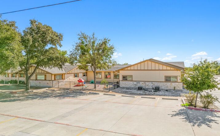 Pictures of Retail, Special Purpose property located at 60 Limmer Loop Round, Rock, TX 78665 for sales - image #1