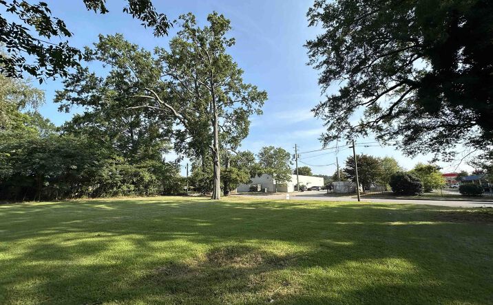 Pictures of Land property located at 0 Elmwood Ave, Gadsden, AL 35903 for sales - image #1