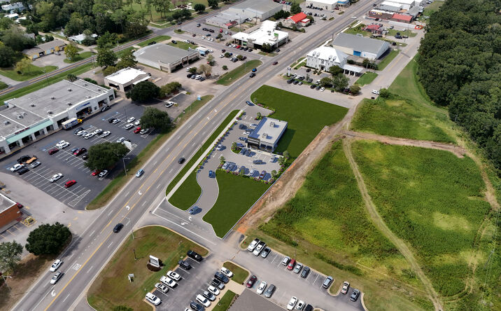 Pictures of Retail property located at 669 S McKenzie St, Foley, AL 36535 for sales - image #1