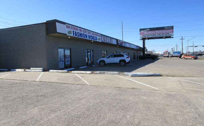 Pictures of Retail property located at 2126 SW Lee Blvd, Lawton, OK 73501 for sales - image #1