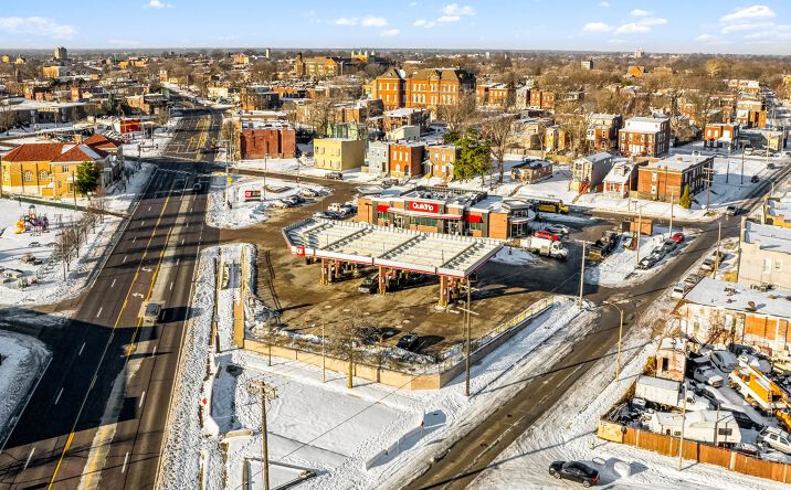 Pictures of Retail property located at 2851 Gravois Ave, St. Louis, MO 63118 for sales - image #1