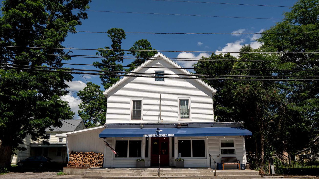 Pictures of Mixed Use, Retail property located at 972 Vermont Rte 7a, Shaftsbury, VT 05262 for sales - image #1