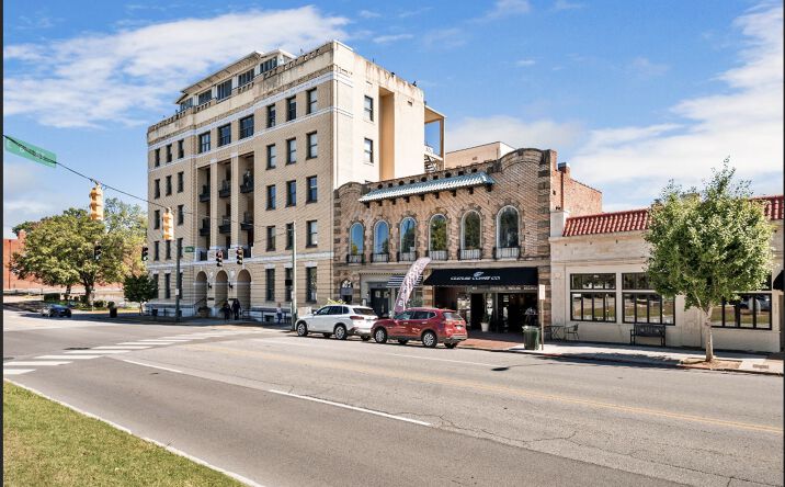 Pictures of Office, Retail property located at 606 Georgia Ave, Chattanooga, TN 37402 for sales - image #1