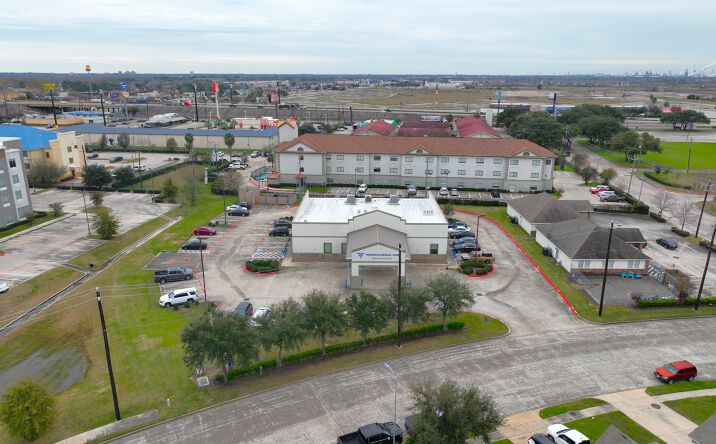 Pictures of Office property located at 4816 E Chase St, Baytown, TX 77521 for sales - image #1