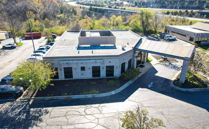 Pictures of Office property located at 16663 Midland Dr, Shawnee, KS 66217 for sales - image #1
