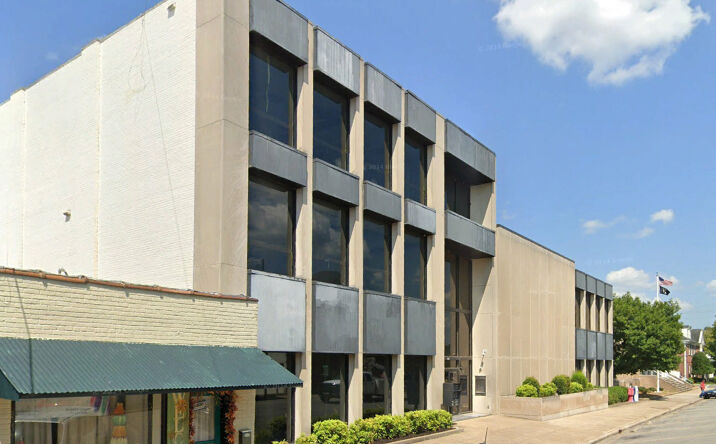 Pictures of Office property located at 220 College St E, Fayetteville, TN 37334 for sales - image #1
