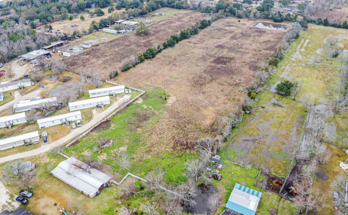 Pictures of Multifamily, Land, Mobile Home Park property located at 1300 N Battlebell Rd, Highlands, TX 77562 for sales - image #1