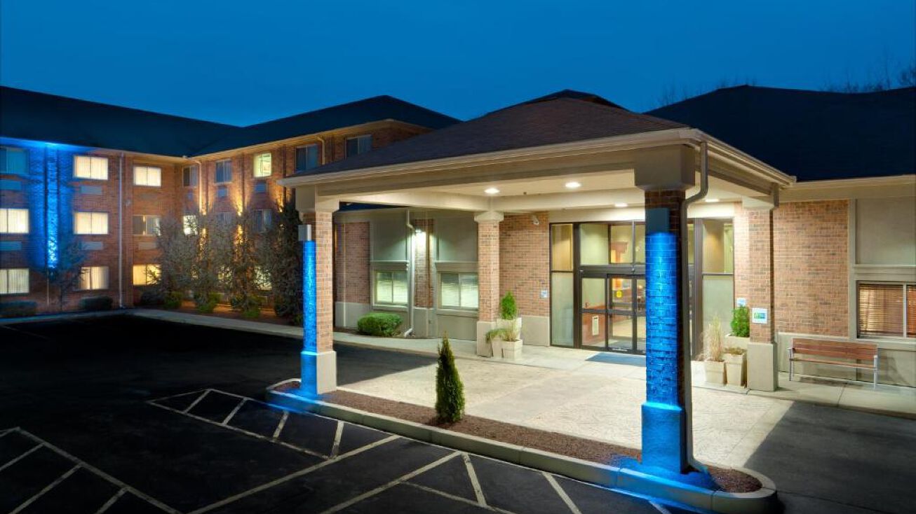 Pictures of Hospitality property located at 1010 Douglas Pike, Smithfield, RI 02917 for sales - image #1