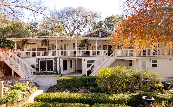 Pictures of Hospitality property located at 1385 Edwards Blvd, New Braunfels, TX 78132 for sales - image #1