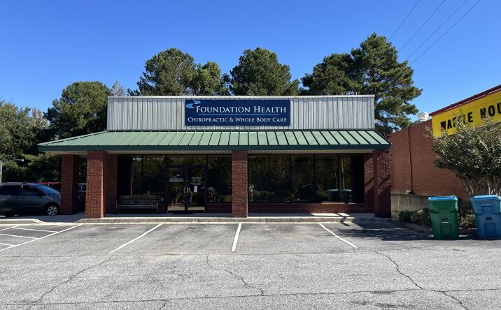 Pictures of Hospitality, Office, Retail property located at 1062 Bear Creek Blvd, Hampton, GA 30228 for sales - image #1