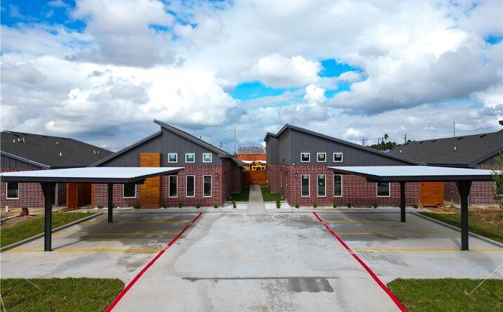 Pictures of Multifamily property located at 900 W 8th Street, Mission, TX 78572 for sales - image #1