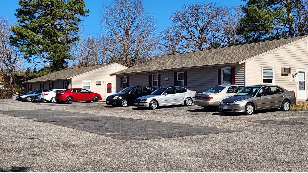 Pictures of Multifamily property located at 2570 Alcott Rd, Richmond, VA 23237 for sales - image #1