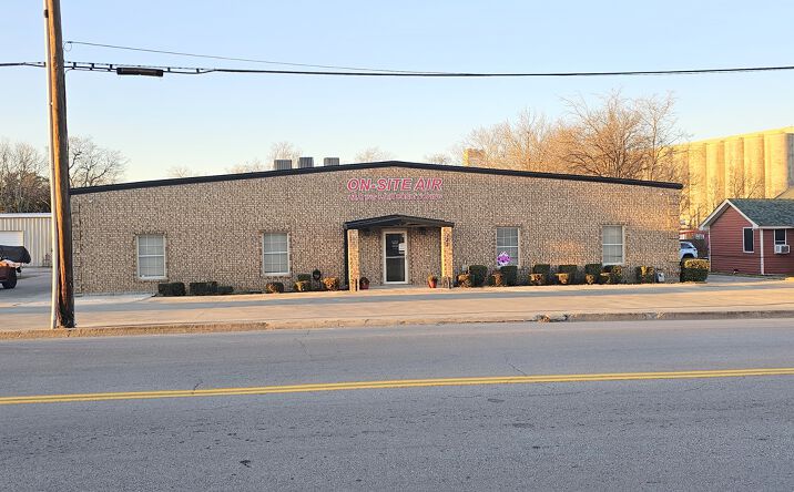Pictures of Industrial, Office property located at 132 W McLeroy Blvd, Saginaw, TX 76179 for sales - image #1