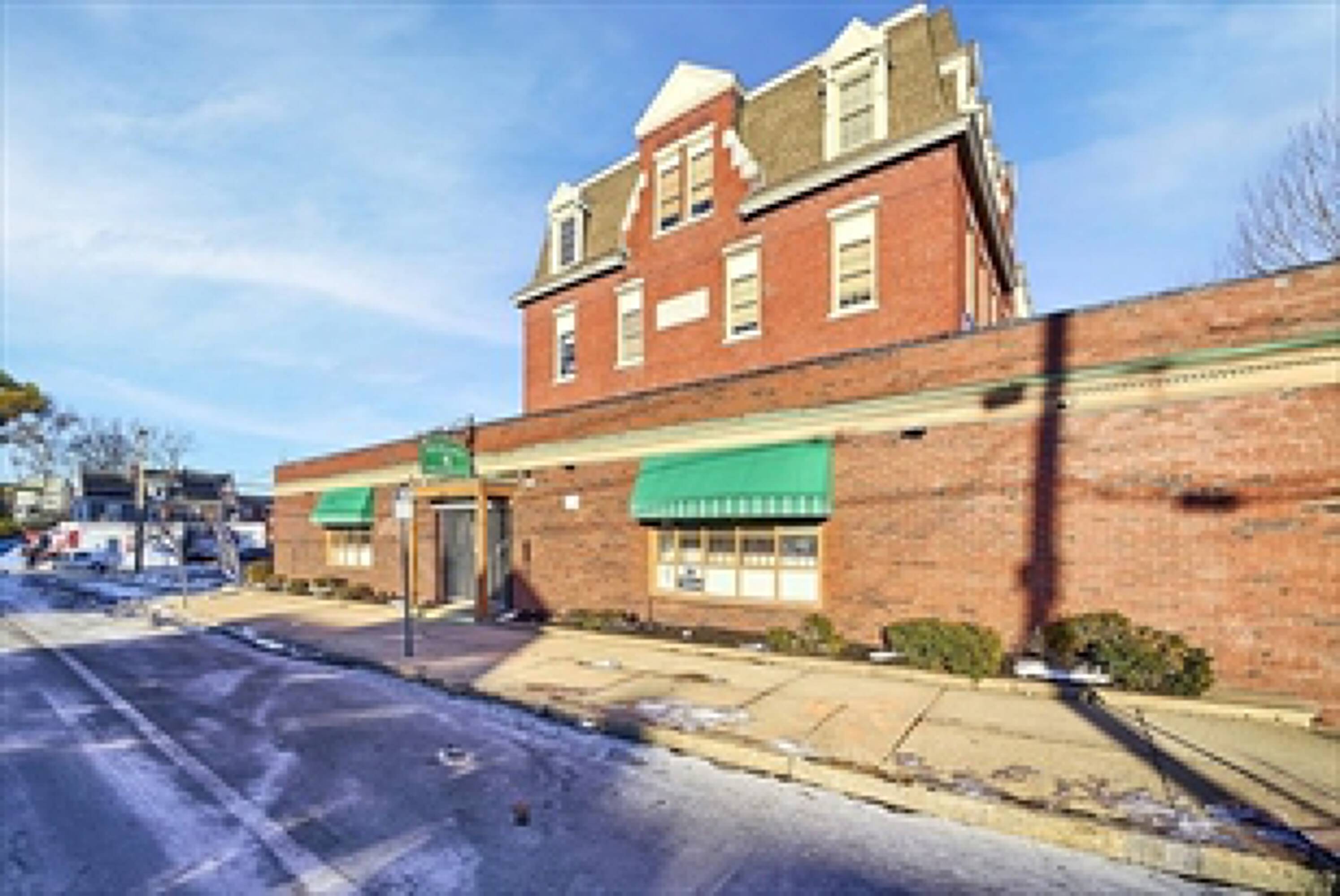 128 Parker St, Lawrence, MA 01843