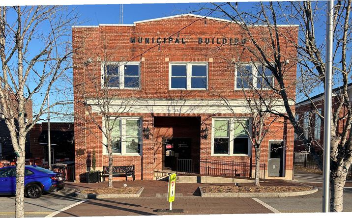 Pictures of Retail property located at 131 S Main St, Mount Holly, NC 28120 for sales - image #1