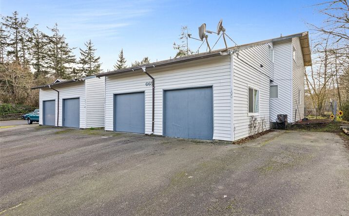 Pictures of Multifamily property located at 665 Sunset Avenue, Ocean Shores, WA 98569 for sales - image #1