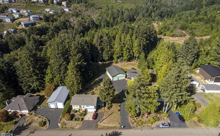 Pictures of Multifamily property located at 619 Collins Street, Depoe Bay, OR 97341 for sales - image #1