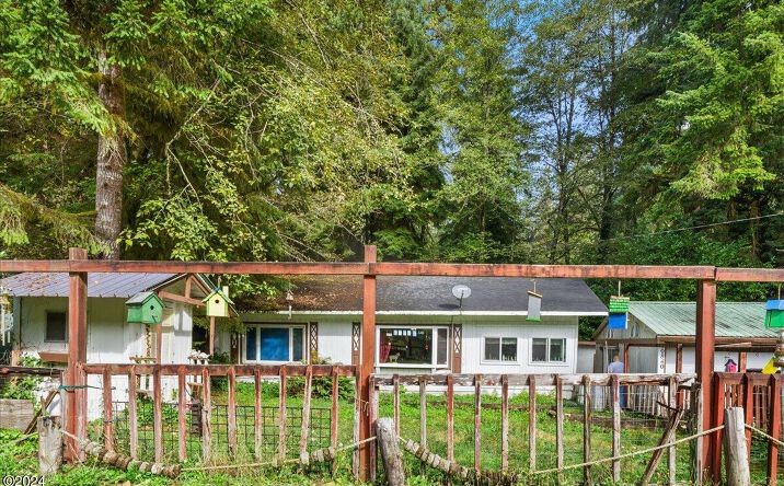 Pictures of Multifamily property located at 10840 Tillicum Lp, Neskowin, OR 97149 for sales - image #1
