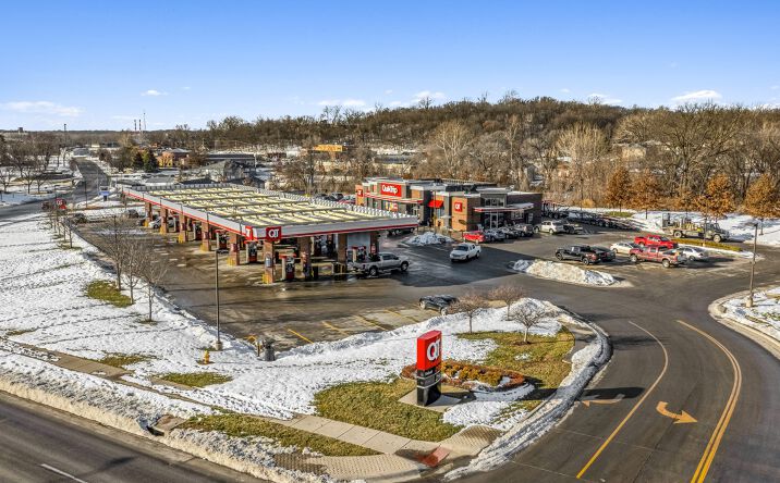 Pictures of Retail property located at 4600 NW Gateway Ave, Riverside, MO 64150 for sales - image #1