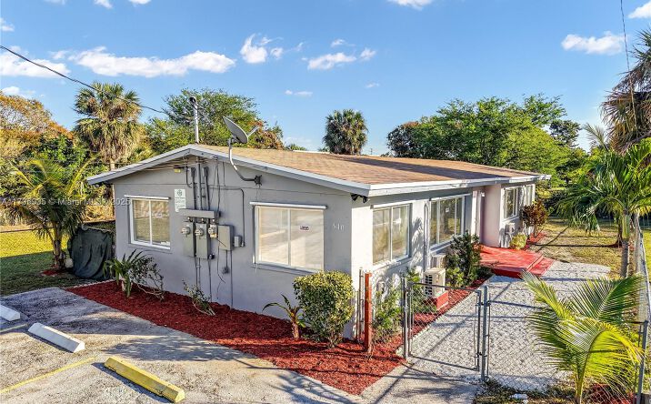 Pictures of Multifamily property located at 340 NW 6th St, Pompano Beach, FL 33060 for sales - image #1