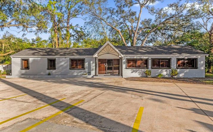 Pictures of Office property located at 806 E 25th St, Sanford, FL 32771 for sales - image #1