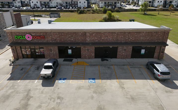 Pictures of Retail property located at 1520 E McNeese St, Lake Charles, LA 70607 for sales - image #1