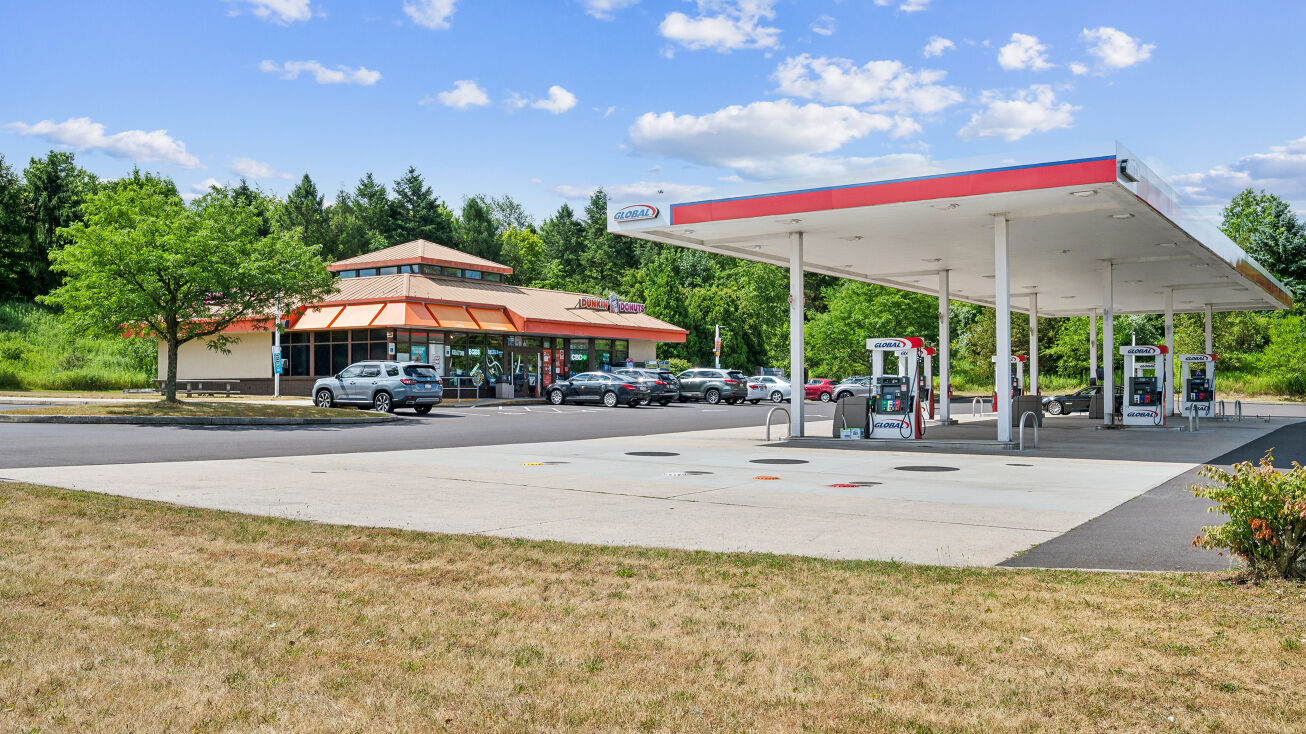 Pictures of Retail property located at 549 Doylestown Rd, Lansdale, PA 19446 for sales - image #1